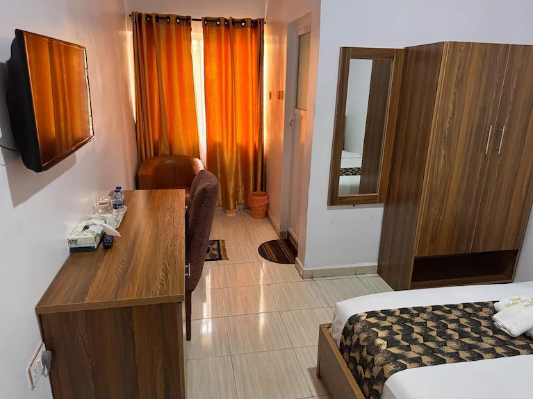 Airport Hotel