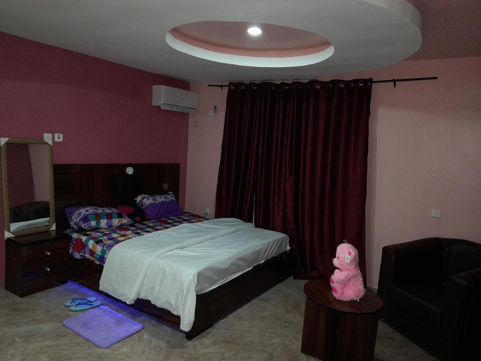 Platinum Apartelle (Service Apartment)