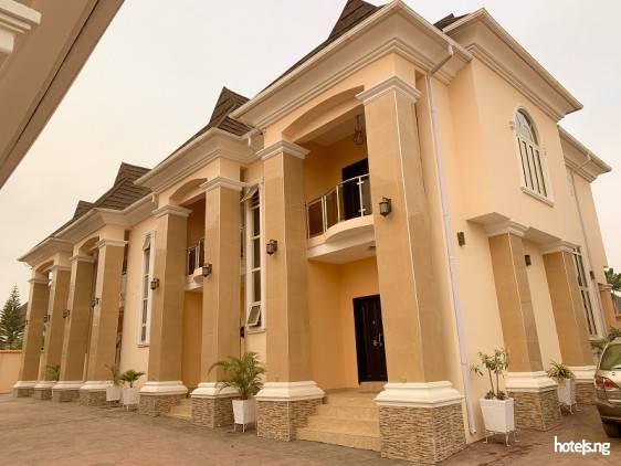 Ennys Court Luxury Apartment