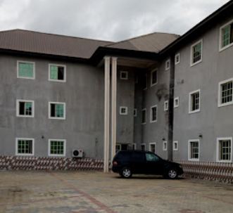 Phamvee Hotel And Suites